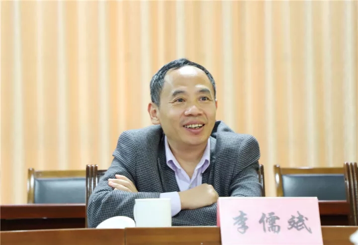 新闻公告 > 列表         座谈会结束时,副区长李儒斌对会议效果给予